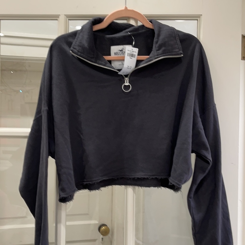 Bundle 2 Items for $20😃 Hollister Crop Sweatshirt
